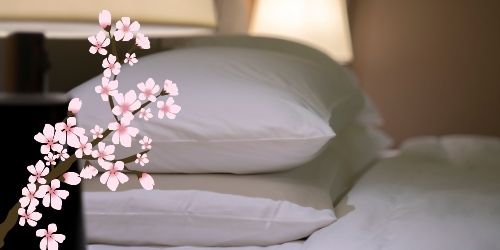 pillows on hotel bed